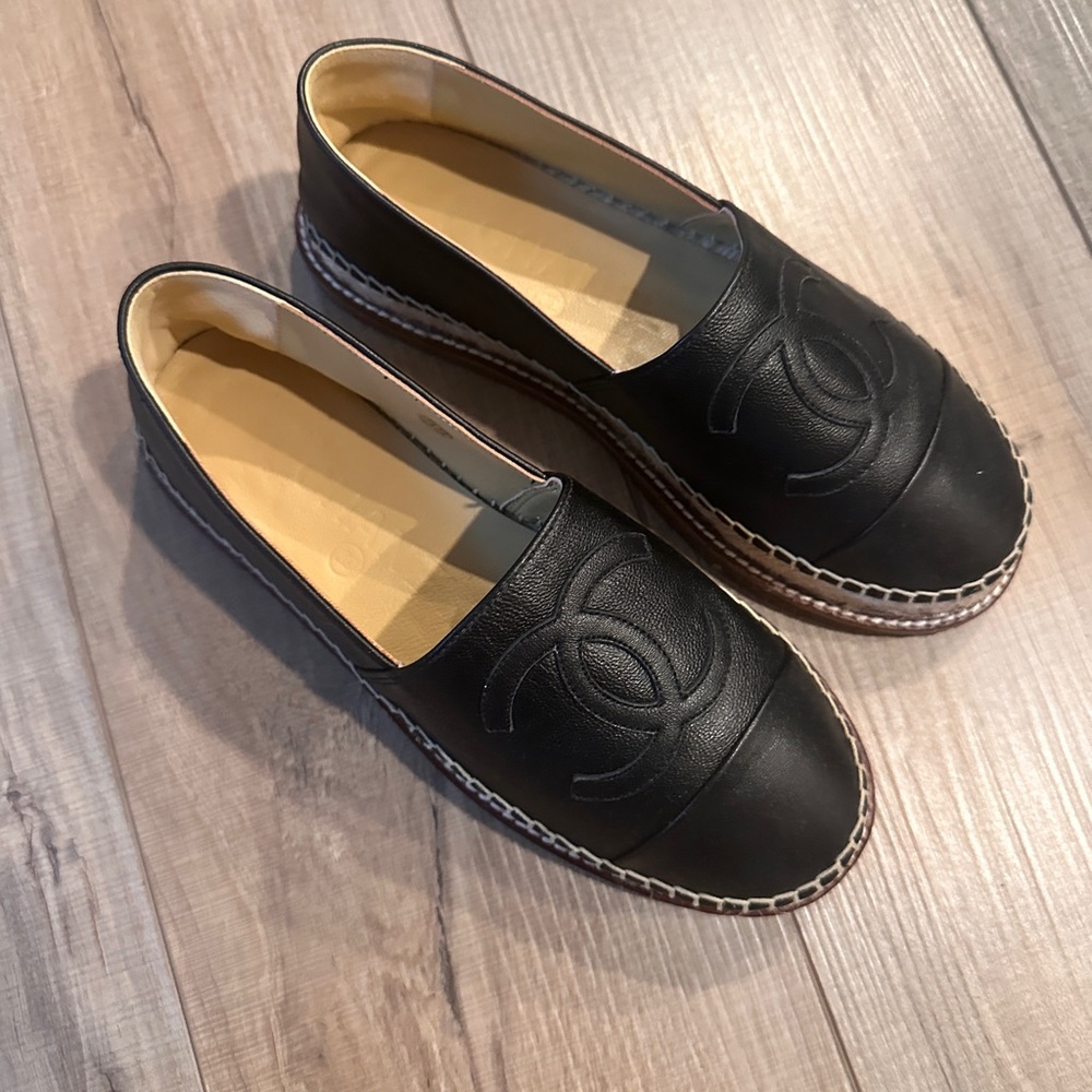 CHANEL Black and Tan Women Espadrilles - Picture 6 of 7